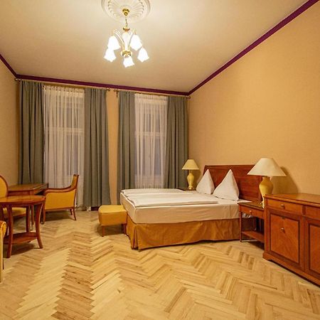 4 Bedrooms 130M2 Apartment At The Main City Square ปราก ภายนอก รูปภาพ
