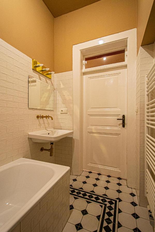 4 Bedrooms 130M2 Apartment At The Main City Square ปราก ภายนอก รูปภาพ
