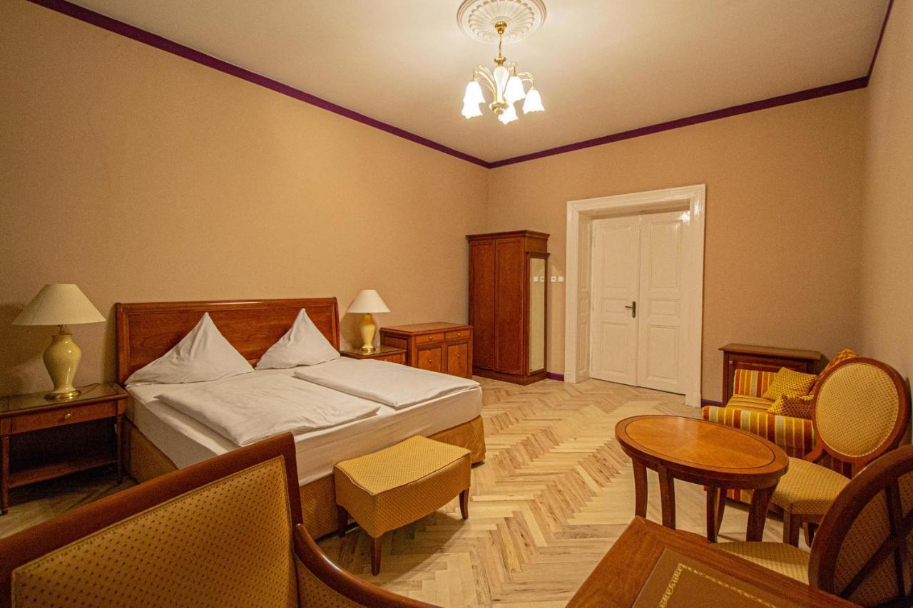 4 Bedrooms 130M2 Apartment At The Main City Square ปราก ภายนอก รูปภาพ