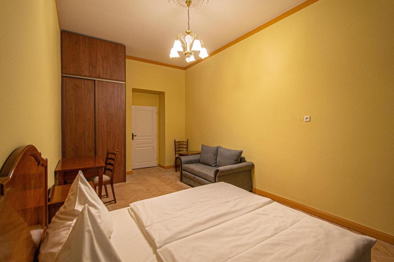 4 Bedrooms 130M2 Apartment At The Main City Square ปราก ภายนอก รูปภาพ