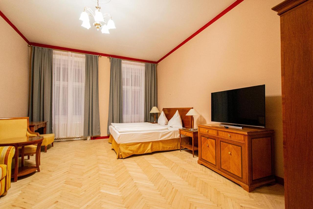 4 Bedrooms 130M2 Apartment At The Main City Square ปราก ภายนอก รูปภาพ