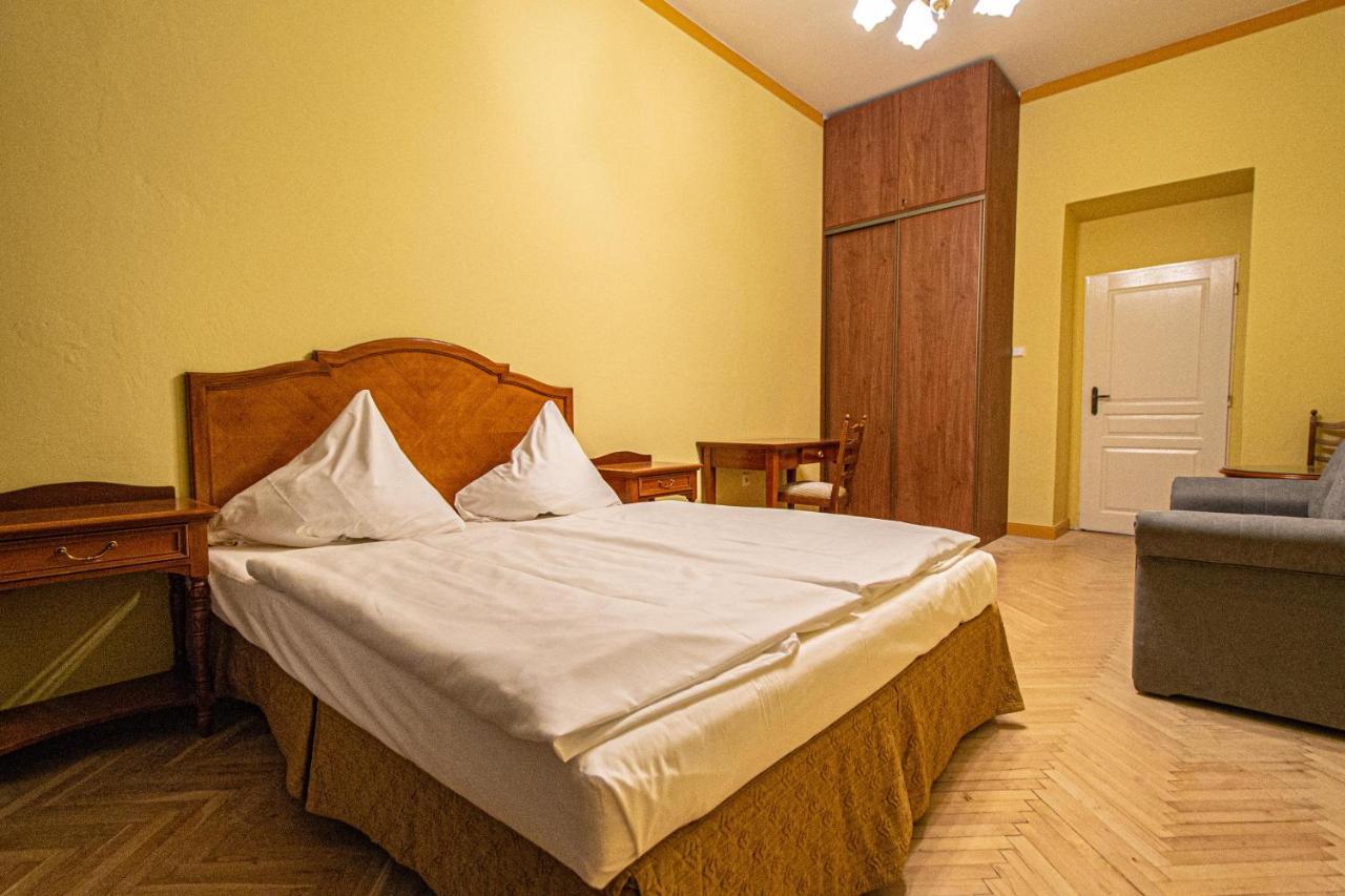 4 Bedrooms 130M2 Apartment At The Main City Square ปราก ภายนอก รูปภาพ