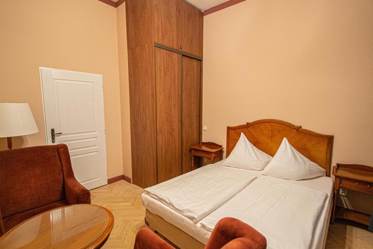 4 Bedrooms 130M2 Apartment At The Main City Square ปราก ภายนอก รูปภาพ
