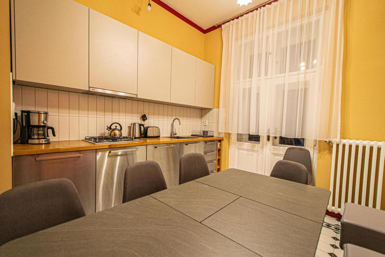 4 Bedrooms 130M2 Apartment At The Main City Square ปราก ภายนอก รูปภาพ