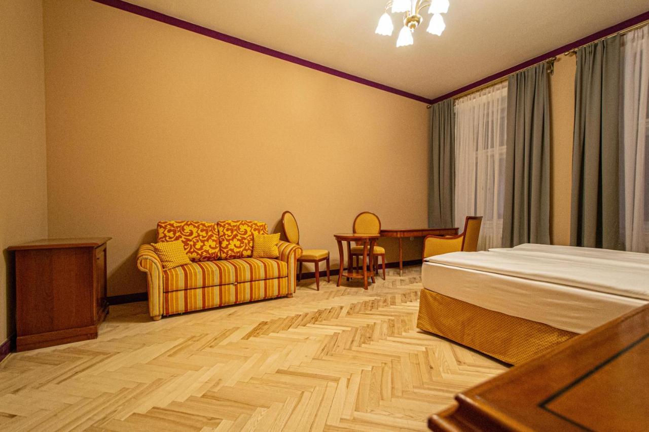 4 Bedrooms 130M2 Apartment At The Main City Square ปราก ภายนอก รูปภาพ